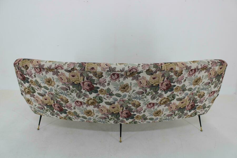 1950s italian curved "banana" 3 seater sofa – A rare vintage treasure